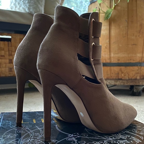 LILIANA Taupe/Nude/Beige/Tan STILETTO Ankle Booties/Boots/Shoes Size 7.5 - Picture 1 of 11